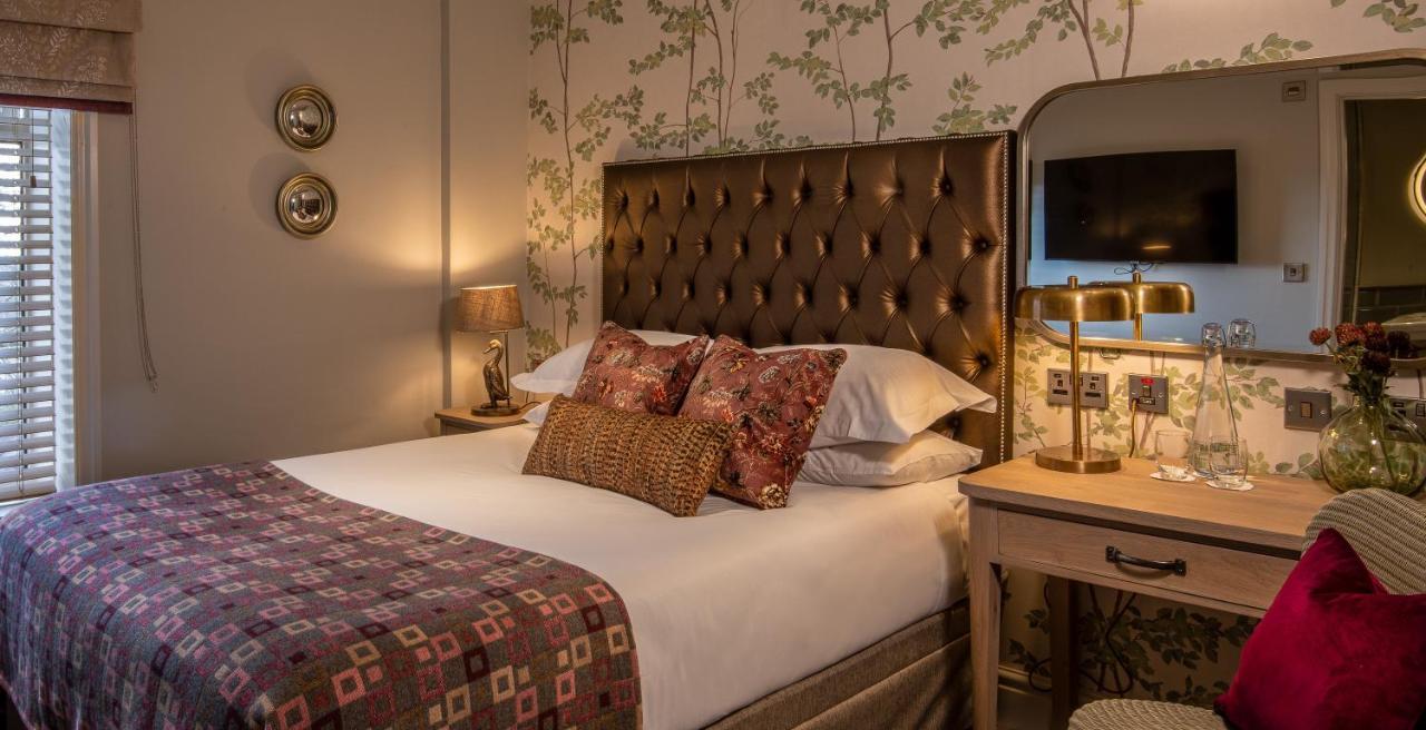 Отель The Millstone, Mellor Блэкберн Экстерьер фото A bedroom at The Swan