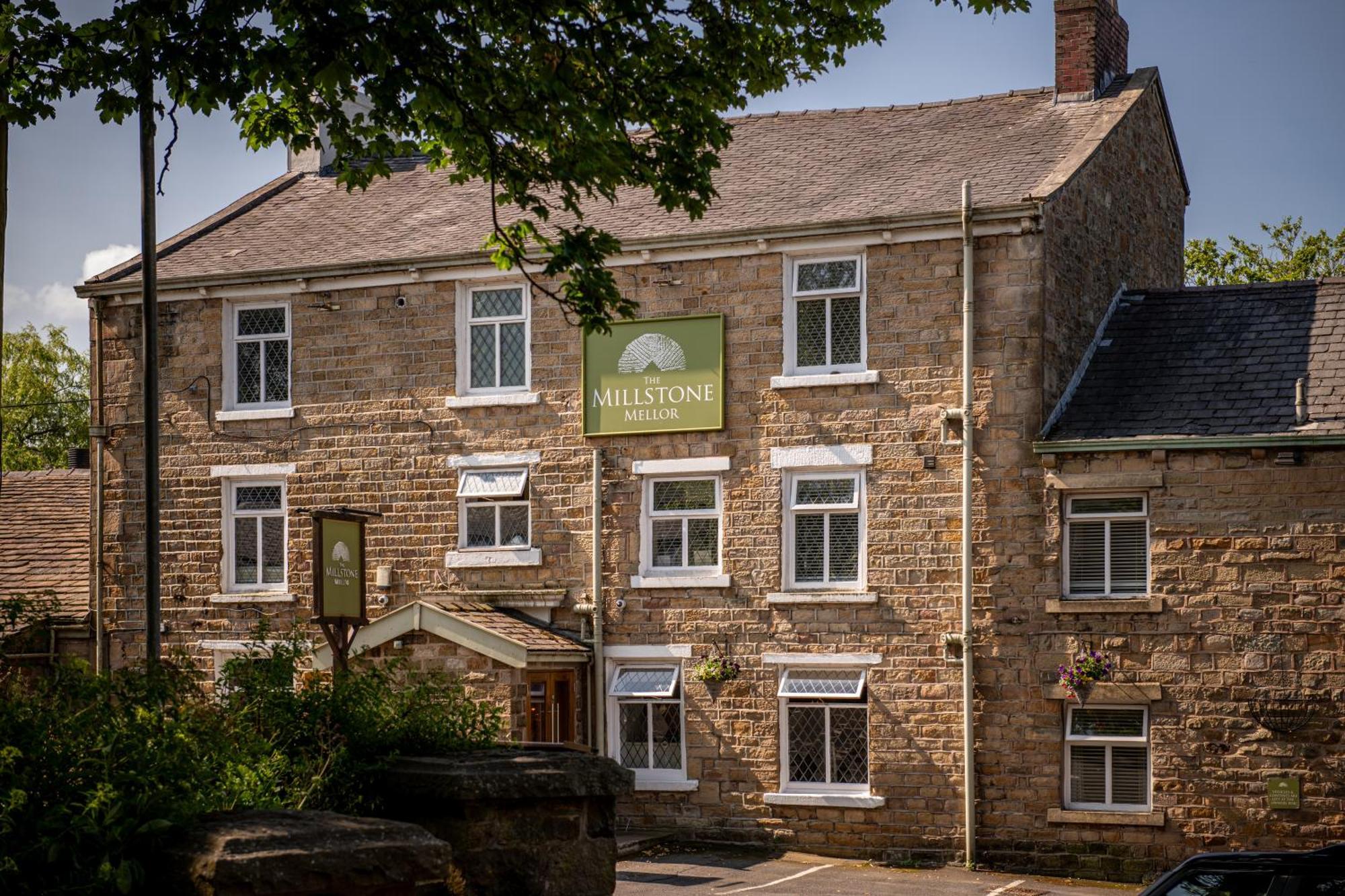 Отель The Millstone, Mellor Блэкберн Экстерьер фото The Old Oak Inn
